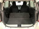 リヤシートの背もたれを倒すと、トランクスペースが開放的に広がり荷物もたっぷり収納可能です。
