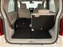 リヤシートを片側倒すと長いお荷物の収納も可能です。