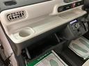 助手席側にもグローブボックスと上部に小型のボックスティッシュ等がおけるスペースもあります☆