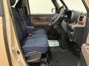 広々として運転のしやすい運転席☆　足元も広々としていますよ♪