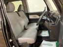 広々として運転のしやすい運転席☆ 足元も広々としていますよ♪