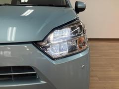 白く明るいＬＥＤヘッドライトを標準装備！暗い道でも明るく照らして、安心して運転出来ます 5