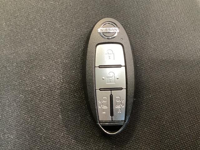 セレナ ハイウェイスターＶ　ＥＴＣ　全周囲カメラ　ナビ　クリアランスソナー　オートクルーズコントロール　衝突被害軽減システム　両側電動スライドドア　ＬＥＤヘッドランプ　スマートキー　アイドリングストップ　電動格納ミラー（12枚目）