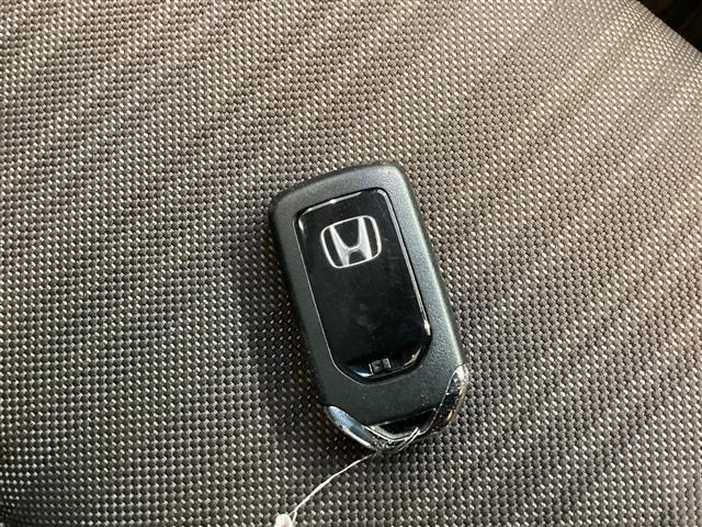 フリード Ｇ・ホンダセンシング　ドライブレコーダー　ＥＴＣ　バックカメラ　オートクルーズコントロール　レーンアシスト　衝突被害軽減システム　両側電動スライドドア　スマートキー　アイドリングストップ　電動格納ミラー（12枚目）