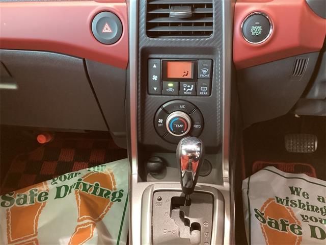 コペン ローブ　オープンカー　ＬＥＤヘッドランプ　スマートキー　アイドリングストップ　シートヒーター　アルミホイール　盗難防止システム　衝突安全ボディ　ＡＢＳ　ＥＳＣ　エアコン　パワーステアリング（8枚目）