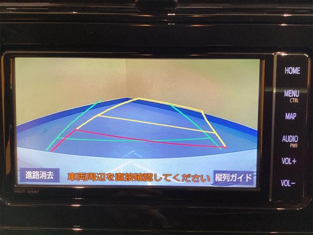 プリウス Ｓ　ナビ　バックカメラ　ＥＴＣ　クリアランスソナー　レーンアシスト　オートクルーズコントロール　衝突被害軽減システム　ＴＶ　アルミホイール　オートマチックハイビーム　オートライト（6枚目）