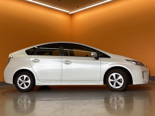 プリウス Ｇ　ＥＴＣ　クリアランスソナー　オートクルーズコントロール　バックカメラ　ナビ　アルミホイール　オートライト　ＨＩＤ　ＣＶＴ　スマートキー　電動格納ミラー　盗難防止システム（16枚目）