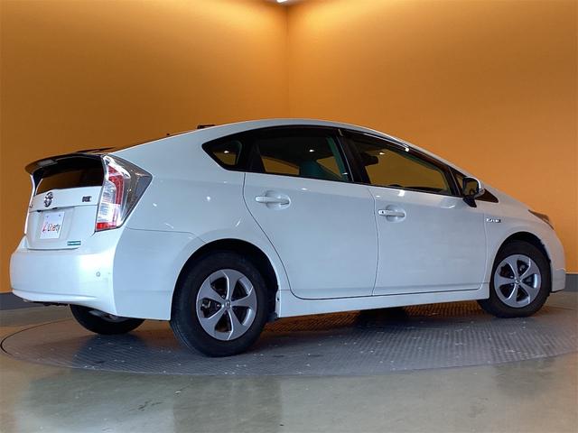 プリウス Ｇ　ＥＴＣ　クリアランスソナー　オートクルーズコントロール　バックカメラ　ナビ　アルミホイール　オートライト　ＨＩＤ　ＣＶＴ　スマートキー　電動格納ミラー　盗難防止システム（17枚目）