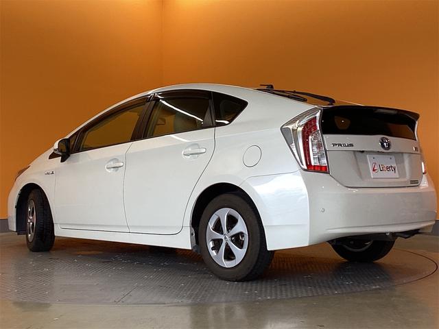 プリウス Ｇ　ＥＴＣ　クリアランスソナー　オートクルーズコントロール　バックカメラ　ナビ　アルミホイール　オートライト　ＨＩＤ　ＣＶＴ　スマートキー　電動格納ミラー　盗難防止システム（19枚目）