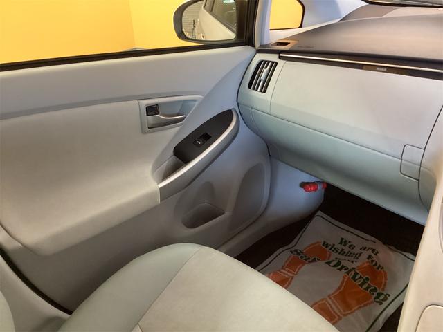 プリウス Ｇ　ＥＴＣ　クリアランスソナー　オートクルーズコントロール　バックカメラ　ナビ　アルミホイール　オートライト　ＨＩＤ　ＣＶＴ　スマートキー　電動格納ミラー　盗難防止システム（28枚目）