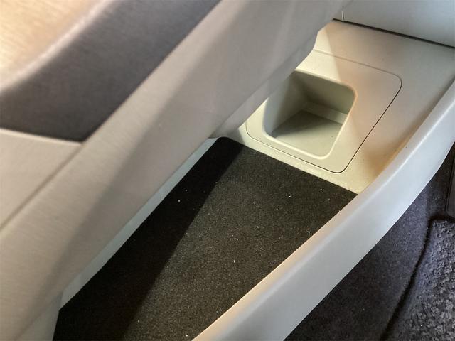 プリウス Ｇ　ＥＴＣ　クリアランスソナー　オートクルーズコントロール　バックカメラ　ナビ　アルミホイール　オートライト　ＨＩＤ　ＣＶＴ　スマートキー　電動格納ミラー　盗難防止システム（34枚目）