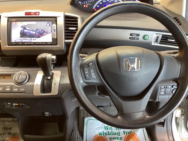 フリード G ジャストセレクション+ ETC バックカメラ ナビ TV 両側スライド・片側電動 HID スマートキー 電動格納ミラー 3列シート ウォークスルー CVT 盗難防止システム 衝突安全ボディ ABS ESC(6枚目)