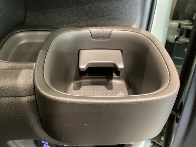 シエンタ ハイブリッドＺ　全周囲カメラ　ナビ　ＴＶ　クリアランスソナー　オートクルーズコントロール　レーンアシスト　衝突被害軽減システム　両側電動スライドドア　オートマチックハイビーム　オートライト　ＬＥＤヘッドランプ（37枚目）