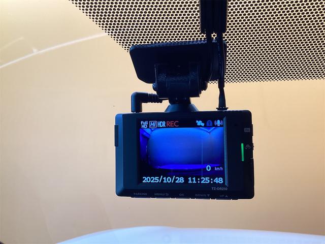 カローラクロス ハイブリッド　Ｚ　純正１０．５インチディスプレイ　全周囲カメラ　クリアランスソナー　オートクルーズコントロール　レーンアシスト　パワーシート　パークアシスト　衝突被害軽減システム　ナビ　ＴＶ　オートマチックハイビーム（16枚目）