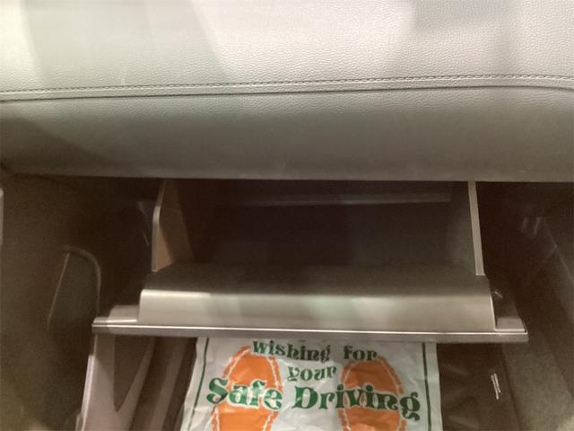 カローラクロス ハイブリッド　Ｚ　純正１０．５インチディスプレイ　全周囲カメラ　クリアランスソナー　オートクルーズコントロール　レーンアシスト　パワーシート　パークアシスト　衝突被害軽減システム　ナビ　ＴＶ　オートマチックハイビーム（45枚目）