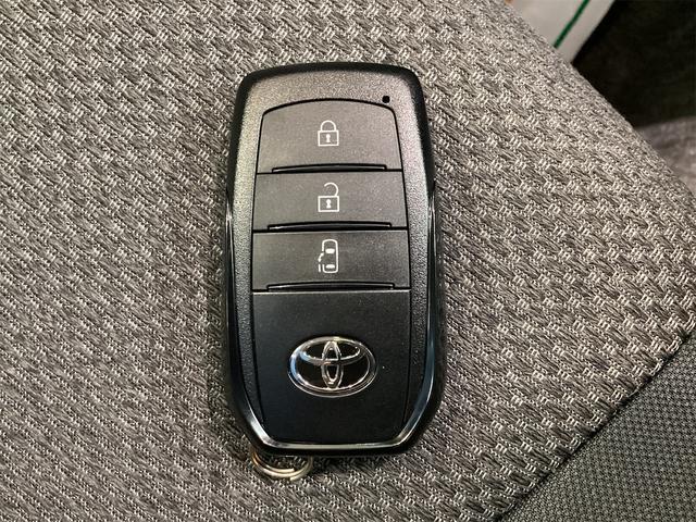 シエンタ ハイブリッドX クリアランスソナー オートクルーズコントロール レーンアシスト 衝突被害軽減システム 両側スライド・片側電動 オートマチックハイビーム オートライト LEDヘッドランプ スマートキー 電動格納ミラー(10枚目)