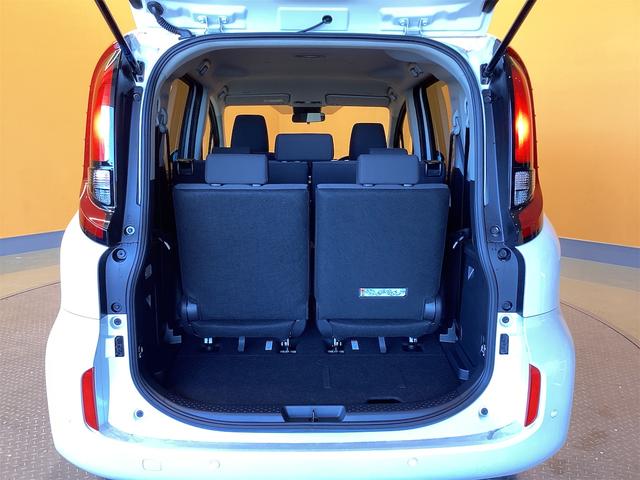 シエンタ ハイブリッドX クリアランスソナー オートクルーズコントロール レーンアシスト 衝突被害軽減システム 両側スライド・片側電動 オートマチックハイビーム オートライト LEDヘッドランプ スマートキー 電動格納ミラー(22枚目)