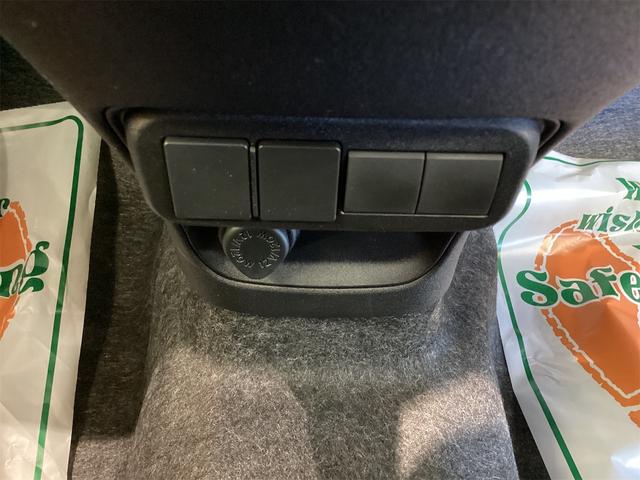 シエンタ ハイブリッドX クリアランスソナー オートクルーズコントロール レーンアシスト 衝突被害軽減システム 両側スライド・片側電動 オートマチックハイビーム オートライト LEDヘッドランプ スマートキー 電動格納ミラー(32枚目)