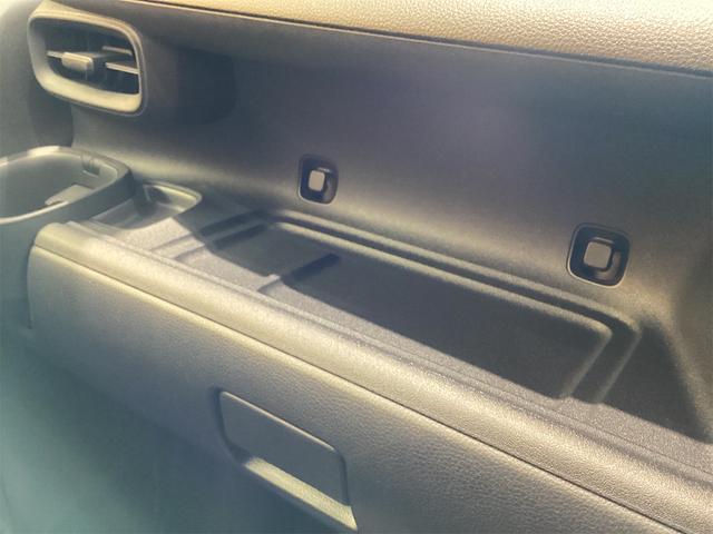 シエンタ ハイブリッドX クリアランスソナー オートクルーズコントロール レーンアシスト 衝突被害軽減システム 両側スライド・片側電動 オートマチックハイビーム オートライト LEDヘッドランプ スマートキー 電動格納ミラー(39枚目)