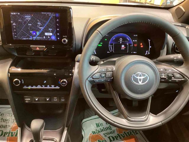 ヤリスクロス ハイブリッドZ 全周囲カメラ クリアランスソナー オートクルーズコントロール レーンアシスト 衝突被害軽減システム ナビ TV オートマチックハイビーム オートライト LEDヘッドランプ アルミホイール スマートキー(10枚目)