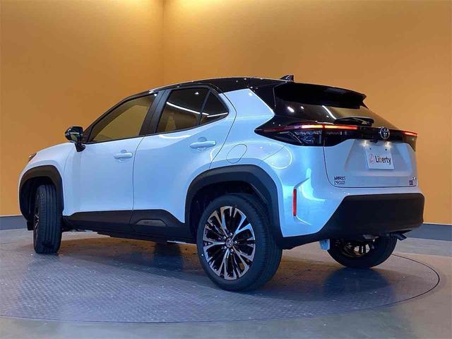 ヤリスクロス ハイブリッドZ 全周囲カメラ クリアランスソナー オートクルーズコントロール レーンアシスト 衝突被害軽減システム ナビ TV オートマチックハイビーム オートライト LEDヘッドランプ アルミホイール スマートキー(20枚目)