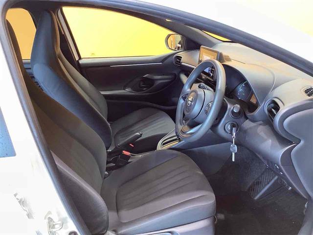 ヤリス ハイブリッドＸ　ＥＴＣ　バックカメラ　ナビ　オートクルーズコントロール　レーンアシスト　衝突被害軽減システム　オートマチックハイビーム　オートライト　キーレスエントリー　電動格納ミラー　ＣＶＴ（30枚目）