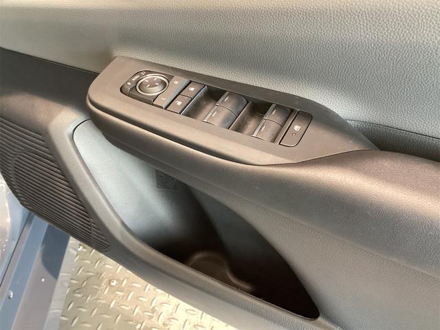 プリウス Z パノラマルーフ クリアランスソナー レーンアシスト オートクルーズコントロール パークアシスト 衝突被害軽減システム 全周囲カメラ ナビ TV アルミホイール オートマチックハイビーム オートライト(13枚目)