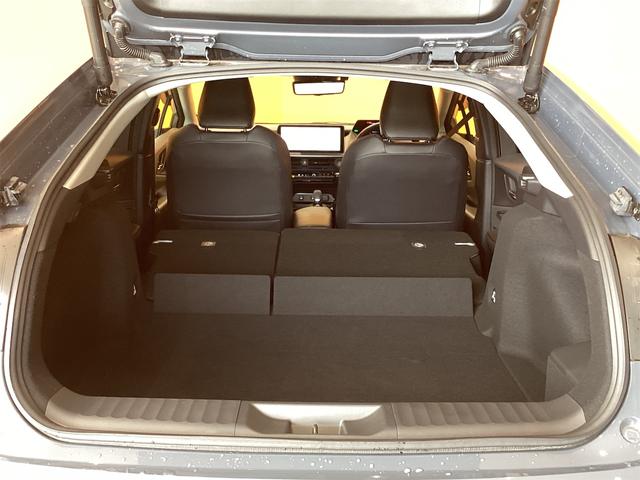 プリウス Z パノラマルーフ クリアランスソナー レーンアシスト オートクルーズコントロール パークアシスト 衝突被害軽減システム 全周囲カメラ ナビ TV アルミホイール オートマチックハイビーム オートライト(27枚目)