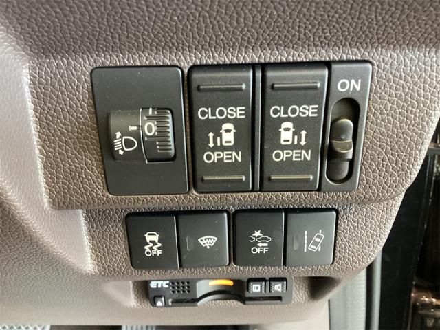 フリード Ｇ・ホンダセンシング　ＥＴＣ　バックカメラ　ナビ　ＴＶ　オートクルーズコントロール　レーンアシスト　衝突被害軽減システム　両側電動スライドドア　スマートキー　電動格納ミラー　３列シート　ウォークスルー（11枚目）