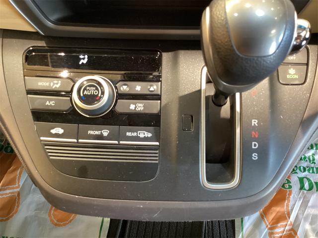 フリード Ｇ・ホンダセンシング　ＥＴＣ　バックカメラ　ナビ　ＴＶ　オートクルーズコントロール　レーンアシスト　衝突被害軽減システム　両側電動スライドドア　スマートキー　電動格納ミラー　３列シート　ウォークスルー（13枚目）