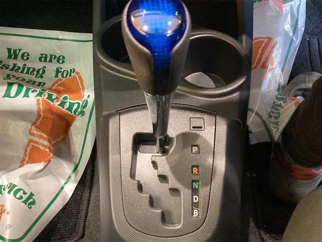 アクア Ｓ　ＥＴＣ　ナビ　ＴＶ　キーレスエントリー　電動格納ミラー　ＣＶＴ　盗難防止システム　衝突安全ボディ　ＡＢＳ　ＥＳＣ　ＣＤ　ＵＳＢ　ミュージックプレイヤー接続可　Ｂｌｕｅｔｏｏｔｈ　エアコン（11枚目）