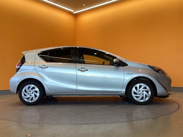 アクア Ｓ　ＥＴＣ　ナビ　ＴＶ　キーレスエントリー　電動格納ミラー　ＣＶＴ　盗難防止システム　衝突安全ボディ　ＡＢＳ　ＥＳＣ　ＣＤ　ＵＳＢ　ミュージックプレイヤー接続可　Ｂｌｕｅｔｏｏｔｈ　エアコン（17枚目）