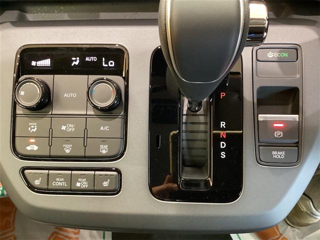 フリード クロスター　バックカメラ　クリアランスソナー　オートクルーズコントロール　レーンアシスト　衝突被害軽減システム　両側電動スライドドア　ＬＥＤヘッドランプ　ヘッドライトウォッシャー　スマートキー　電動格納ミラー（7枚目）