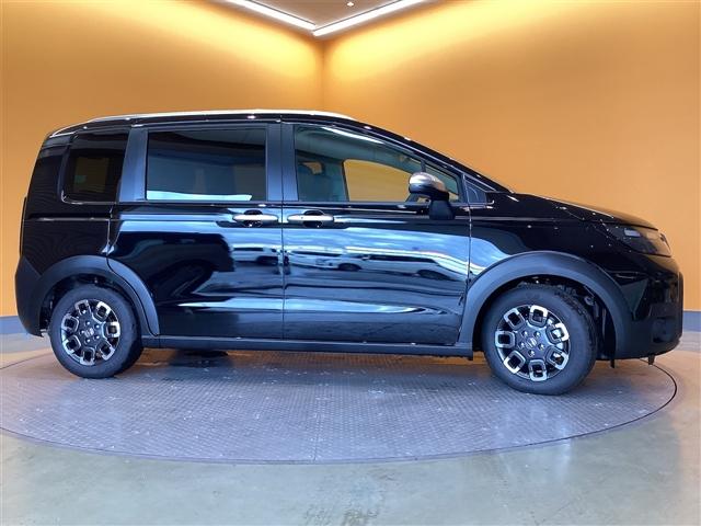 フリード クロスター　バックカメラ　クリアランスソナー　オートクルーズコントロール　レーンアシスト　衝突被害軽減システム　両側電動スライドドア　ＬＥＤヘッドランプ　ヘッドライトウォッシャー　スマートキー　電動格納ミラー（16枚目）