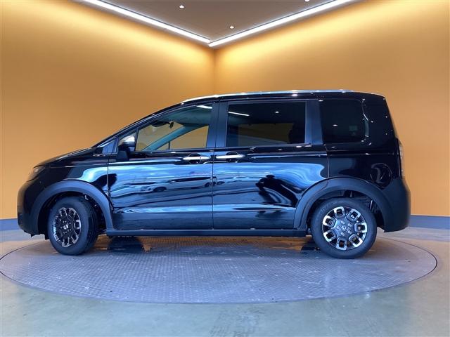 フリード クロスター　バックカメラ　クリアランスソナー　オートクルーズコントロール　レーンアシスト　衝突被害軽減システム　両側電動スライドドア　ＬＥＤヘッドランプ　ヘッドライトウォッシャー　スマートキー　電動格納ミラー（17枚目）