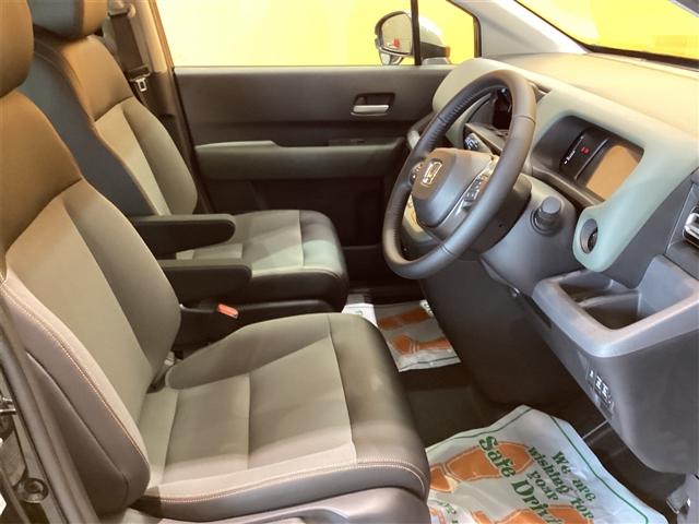 フリード クロスター　バックカメラ　クリアランスソナー　オートクルーズコントロール　レーンアシスト　衝突被害軽減システム　両側電動スライドドア　ＬＥＤヘッドランプ　ヘッドライトウォッシャー　スマートキー　電動格納ミラー（29枚目）