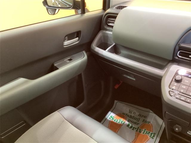 フリード クロスター　バックカメラ　クリアランスソナー　オートクルーズコントロール　レーンアシスト　衝突被害軽減システム　両側電動スライドドア　ＬＥＤヘッドランプ　ヘッドライトウォッシャー　スマートキー　電動格納ミラー（31枚目）