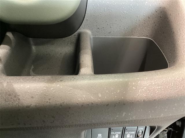 フリード クロスター　バックカメラ　クリアランスソナー　オートクルーズコントロール　レーンアシスト　衝突被害軽減システム　両側電動スライドドア　ＬＥＤヘッドランプ　ヘッドライトウォッシャー　スマートキー　電動格納ミラー（35枚目）