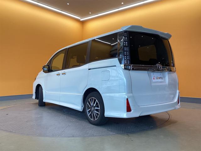 ヴォクシー ＺＳ　煌ＩＩ　ナビ　ＴＶ　レーンアシスト　衝突被害軽減システム　両側電動スライドドア　オートマチックハイビーム　オートライト　ＬＥＤヘッドランプ　スマートキー　アイドリングストップ　電動格納ミラー　３列シート（16枚目）