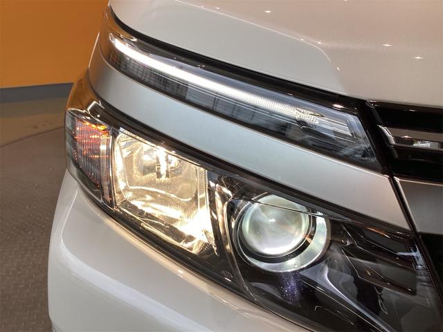 ヴォクシー ＺＳ　煌ＩＩ　ナビ　ＴＶ　レーンアシスト　衝突被害軽減システム　両側電動スライドドア　オートマチックハイビーム　オートライト　ＬＥＤヘッドランプ　スマートキー　アイドリングストップ　電動格納ミラー　３列シート（20枚目）