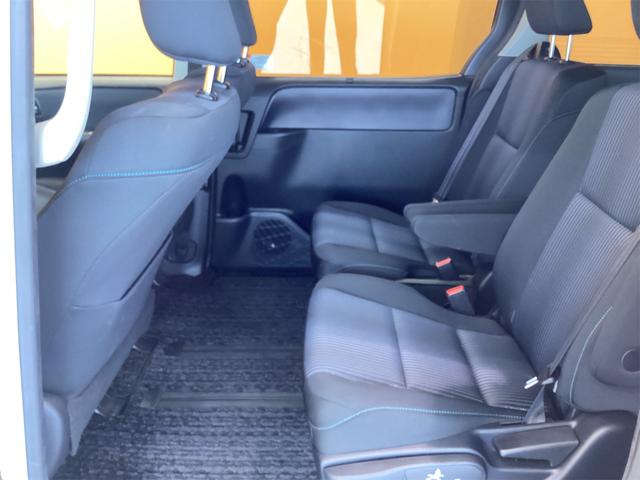 ヴォクシー ＺＳ　煌ＩＩ　ナビ　ＴＶ　レーンアシスト　衝突被害軽減システム　両側電動スライドドア　オートマチックハイビーム　オートライト　ＬＥＤヘッドランプ　スマートキー　アイドリングストップ　電動格納ミラー　３列シート（31枚目）