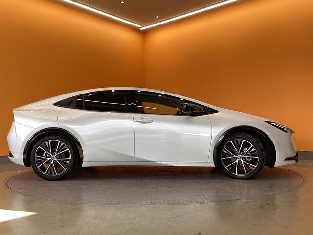 プリウス Ｚ　全周囲カメラ　デジタルインナーミラー　オートクルーズコントロール　レーンアシスト　パークアシスト　衝突被害軽減システム　アルミホイール　オートマチックハイビーム　オートライト　ＬＥＤヘッドランプ（11枚目）