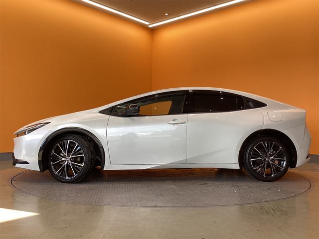 プリウス Ｚ　全周囲カメラ　デジタルインナーミラー　オートクルーズコントロール　レーンアシスト　パークアシスト　衝突被害軽減システム　アルミホイール　オートマチックハイビーム　オートライト　ＬＥＤヘッドランプ（12枚目）