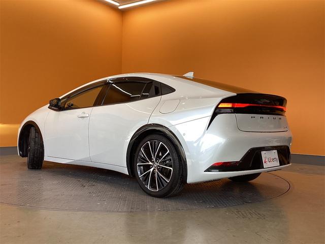 プリウス Ｚ　全周囲カメラ　デジタルインナーミラー　オートクルーズコントロール　レーンアシスト　パークアシスト　衝突被害軽減システム　アルミホイール　オートマチックハイビーム　オートライト　ＬＥＤヘッドランプ（13枚目）