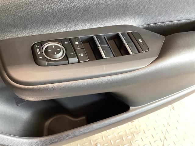 プリウス Ｚ　全周囲カメラ　デジタルインナーミラー　オートクルーズコントロール　レーンアシスト　パークアシスト　衝突被害軽減システム　アルミホイール　オートマチックハイビーム　オートライト　ＬＥＤヘッドランプ（27枚目）