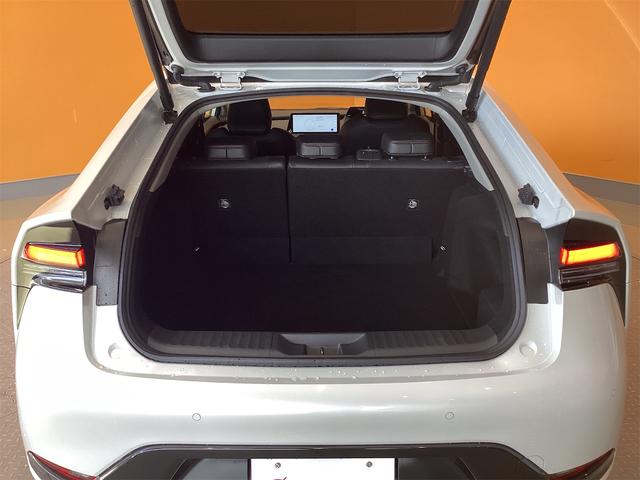 プリウス Ｚ　全周囲カメラ　デジタルインナーミラー　オートクルーズコントロール　レーンアシスト　パークアシスト　衝突被害軽減システム　アルミホイール　オートマチックハイビーム　オートライト　ＬＥＤヘッドランプ（28枚目）