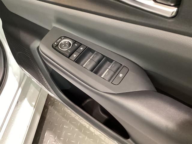 プリウス Z クリアランスソナー レーンアシスト オートクルーズコントロール 衝突被害軽減システム 全周囲カメラ ナビ TV アルミホイール オートマチックハイビーム オートライト LEDヘッドランプ サンルーフ(13枚目)