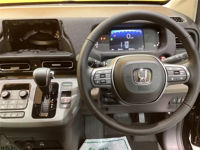 フリード エアー　ＥＸ　バックカメラ　クリアランスソナー　オートクルーズコントロール　レーンアシスト　衝突被害軽減システム　両側電動スライドドア　オートライト　ＬＥＤヘッドランプ　スマートキー　電動格納ミラー　シートヒーター（7枚目）