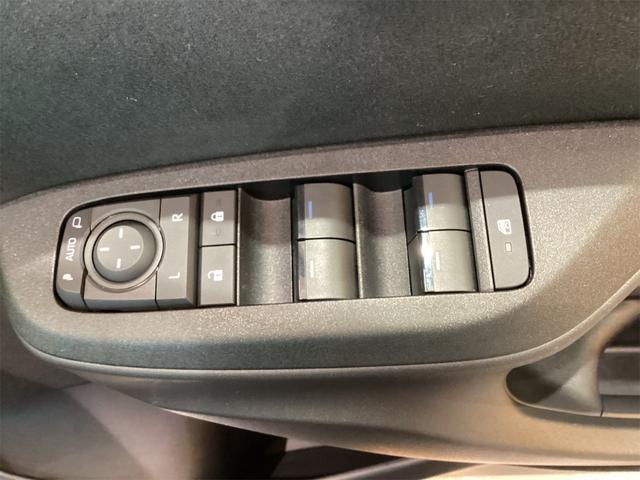 ヤリスクロス ハイブリッドＺ　全周囲カメラ　クリアランスソナー　オートクルーズコントロール　レーンアシスト　パワーシート　衝突被害軽減システム　ナビ　オートマチックハイビーム　オートライト　ＬＥＤヘッドランプ（16枚目）