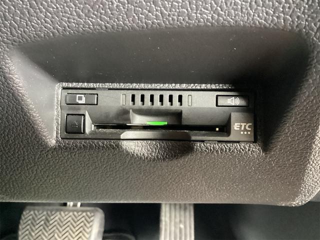 プリウス Ｓ　ナビ　ＥＴＣ　バックカメラ　ＴＶ　クリアランスソナー　クルーズコントロール　レーンアシスト　純正アルミホイール　オートマチックハイビーム　オートライト　ＬＥＤヘッドランプ（9枚目）